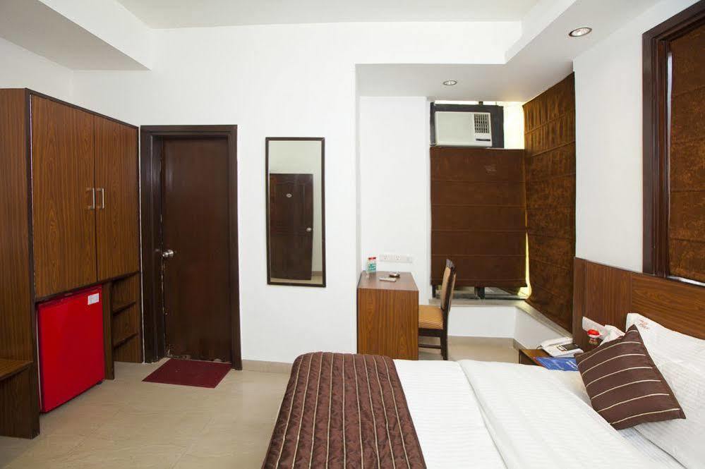 Treebo Mall View, Dlf Phase II Gurgaon Extérieur photo